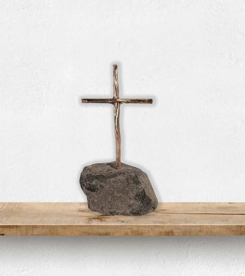 Maria Laach Bronzekors på lavasten, 16 cm* Kors|Bolig