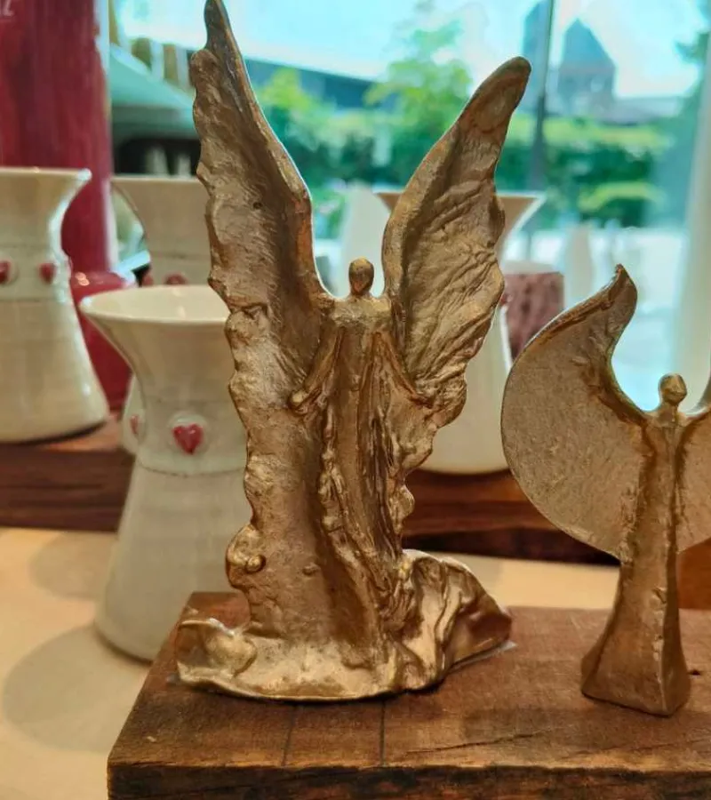 Maria Laach Bronzeskulptur, Engel med brusende vinger, 16 cm* Engle|Jul