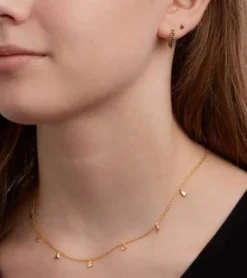 By Gabay , Halskæde med 8 små hjerter, guld* Studentergaver|Gave-ideer