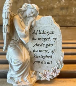 La Vida Gravpynt, Engel lænende op ad sten* Kirkegården|Sorg-bearbejdning