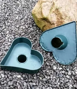 Diverse Gravvase udformet som hjerte i plast, 2 L vand, grøn* Kirker Og Foreninger|Kirkegården
