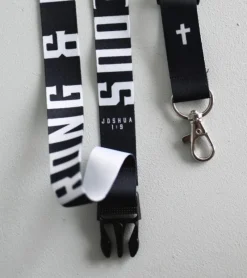 MeAndMyHouse Keyhanger: Strong & courageous* Små Gaver|Accessories