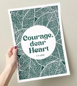 Inge Marie Kirketerp Hansen Linoleumstryk: Courage, dear Heart C.S. Lewis, A3 Plakat, Grøn* Konfirmation|Gave-ideer