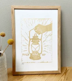 Inge Marie Kirketerp Hansen Linoleumstryk: Hold håbet op, A4 Plakat, Guld* Kondolencehilsen|Sorg-bearbejdning