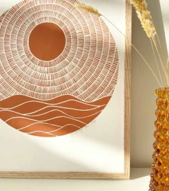 Inge Marie Kirketerp Hansen Linoleumstryk, Se nu stiger solen, Okker, A3 Plakat* Mors Dag|Gave-ideer