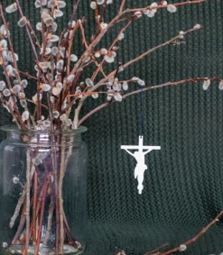 OnlyByGrace Påskeophæng, Jesu Korsfæstelse, Hvid* Kalendergaver|Jul