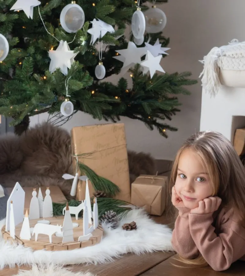 Ru00e4der Design Stories Rundt lys julekrybbe* Krybbespil|Jul