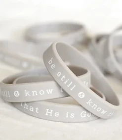 MeAndMyHouse Silikonearmbånd: Be still & know that He is God* Armbånd|Smykker