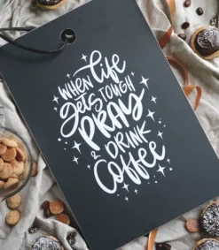 MeAndMyHouse Skærebræt: When life gets tough pray and drink coffee* Gave-ideer|Bryllup