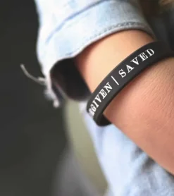 MeAndMyHouse Sort armbånd: Surrounded, Forgiven, Saved* Små Gaver|Accessories